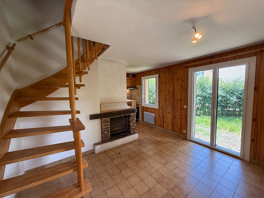 Location Maison À louer Ancelle  : jolie maison avec jardin de 400 m² Ancelle