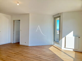  Appartement à louer 4 pièces 95 m²