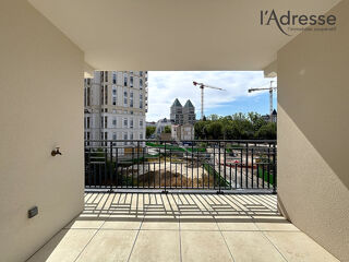  Appartement à louer 5 pièces 100 m² Puteaux