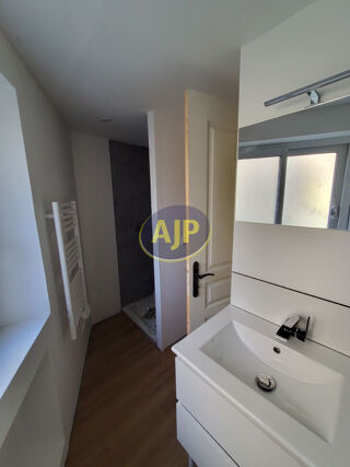  Appartement à louer 2 pièces 34 m²