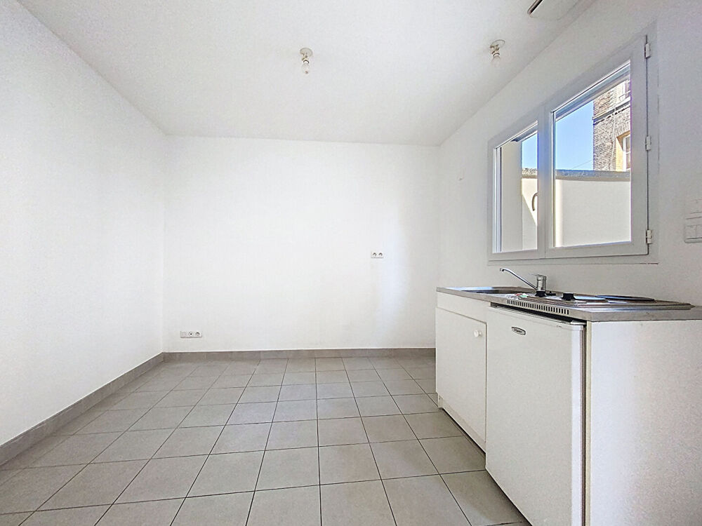 Appartement T2 paisible en fond de cour, donnant sur cour commune