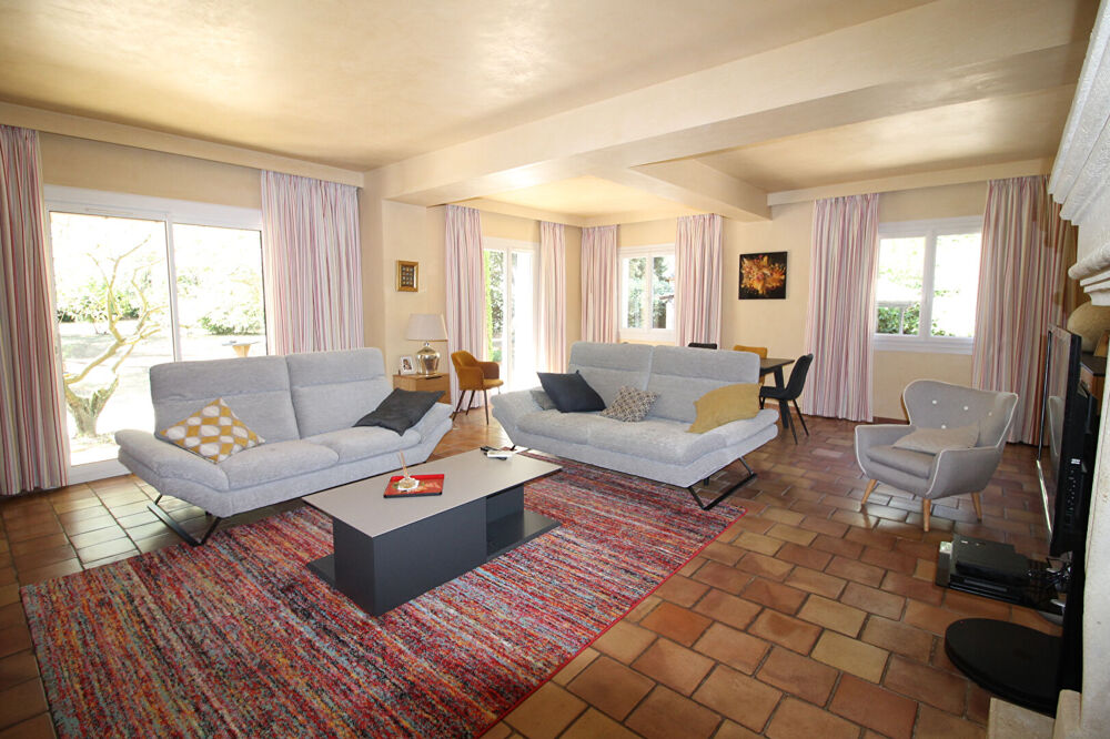 Vente Maison NIMES Très belle maison de 154m² habitable avec 3000m² de terrain arboré, piscine, garage, serre Nimes