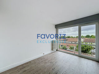 Appartement à louer 3 pièces 77 m²