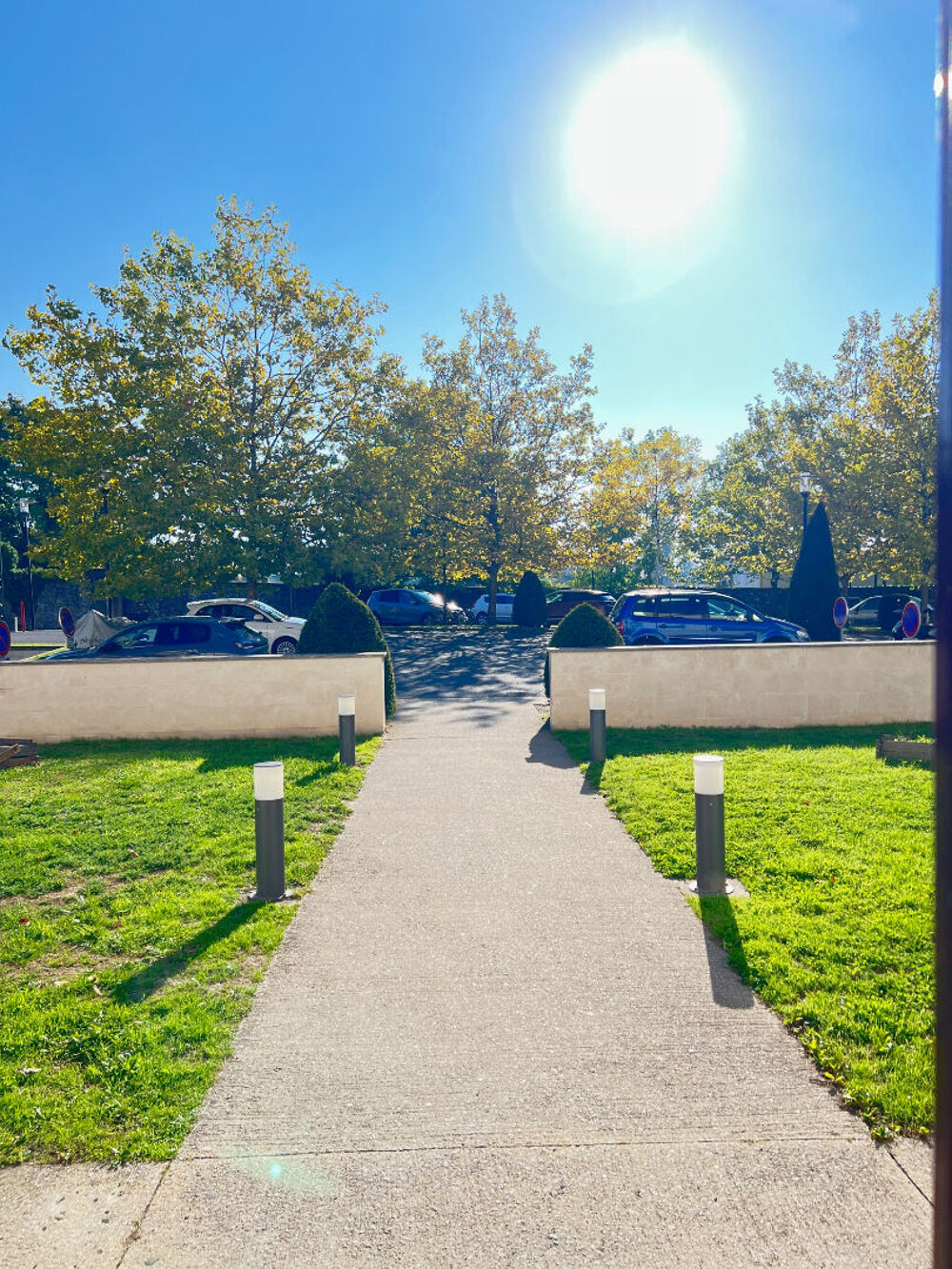 STUDIO MEUBLÉ ET PARKING SAINT-HERBLAIN