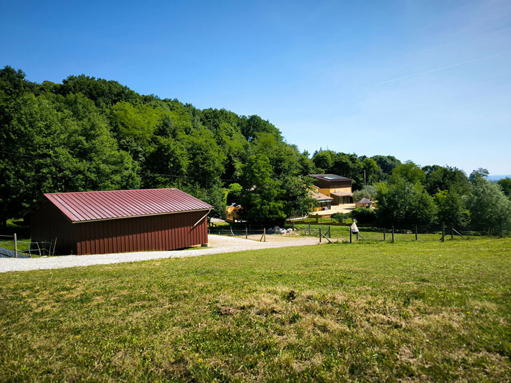 Ensemble immobilier de caractère dans un cadre bucolique