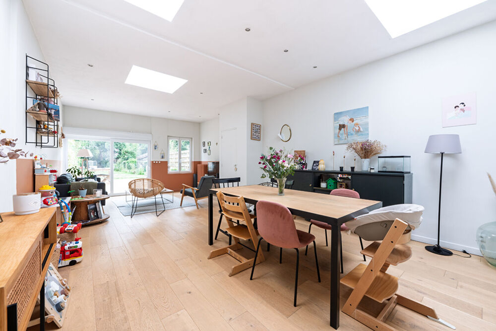 Maison 1930 en excellent état proche Deûle, commerce et écoles semi-individuelle avec grand jardin sans vis-à-vis