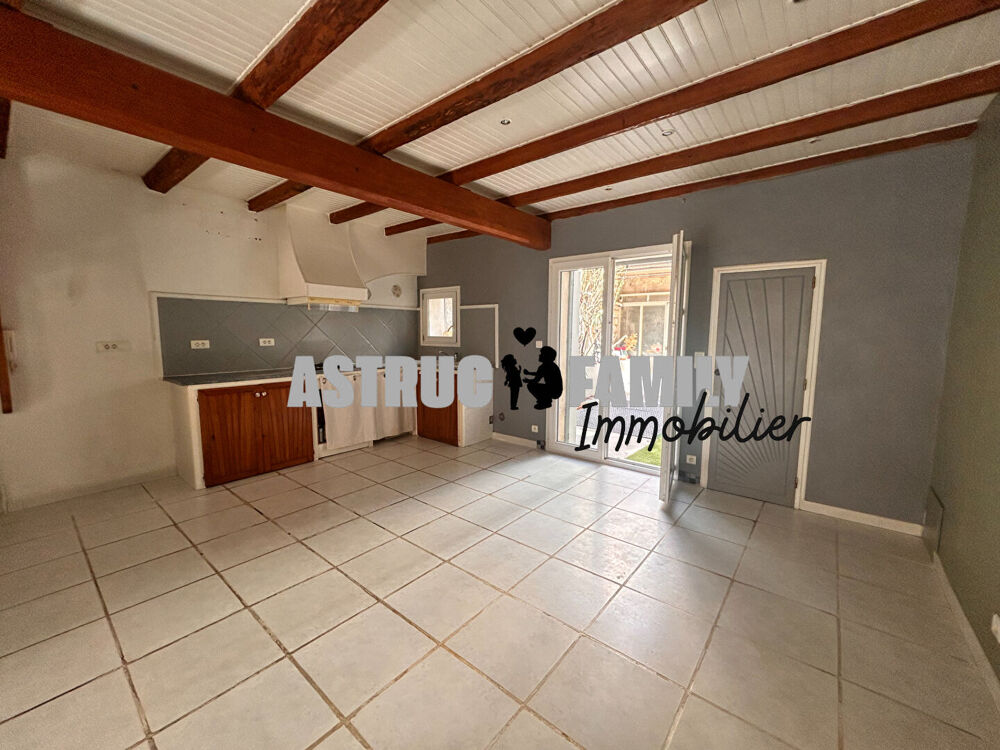 Aigues-Morte - PROCHE REMPARTS- MAISON DE VILLE 3 chambres + 1 bureau - COUR & GARAGE