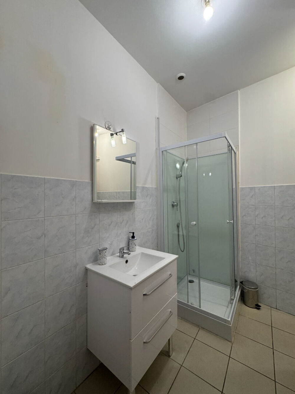 Location Appartement À louer - Appartement T2 meublé en duplex de 36 m² avec jardin privatif  Saint-Genis-Laval Saint genis laval