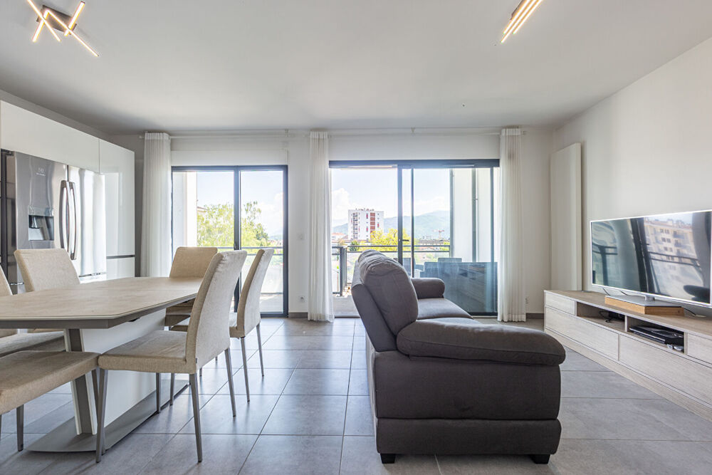 AGENCE IMMOBILIERE LAFORET - EXCLUSIVITE - "LOTUS" - ANNECY - APPARTEMENT TRAVERSANT T4 de 81,93m² - CELLIER - GARAGE en option