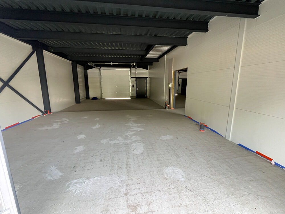   Locaux d'activité à Chignin de 60 à 300 m2 idéalement situés Chignin