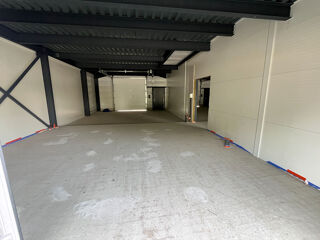   Locaux d'activité à Chignin de 60 à 300 m2 idéalement situés Chignin