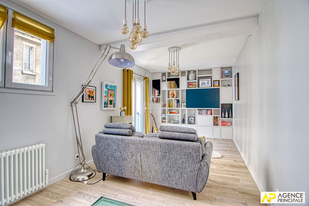 Vente Appartement Versailles Rive-Droite Maison de ville en copropriété de 6 pièces 117.51² au sol avec cour et terrasse privative Versailles