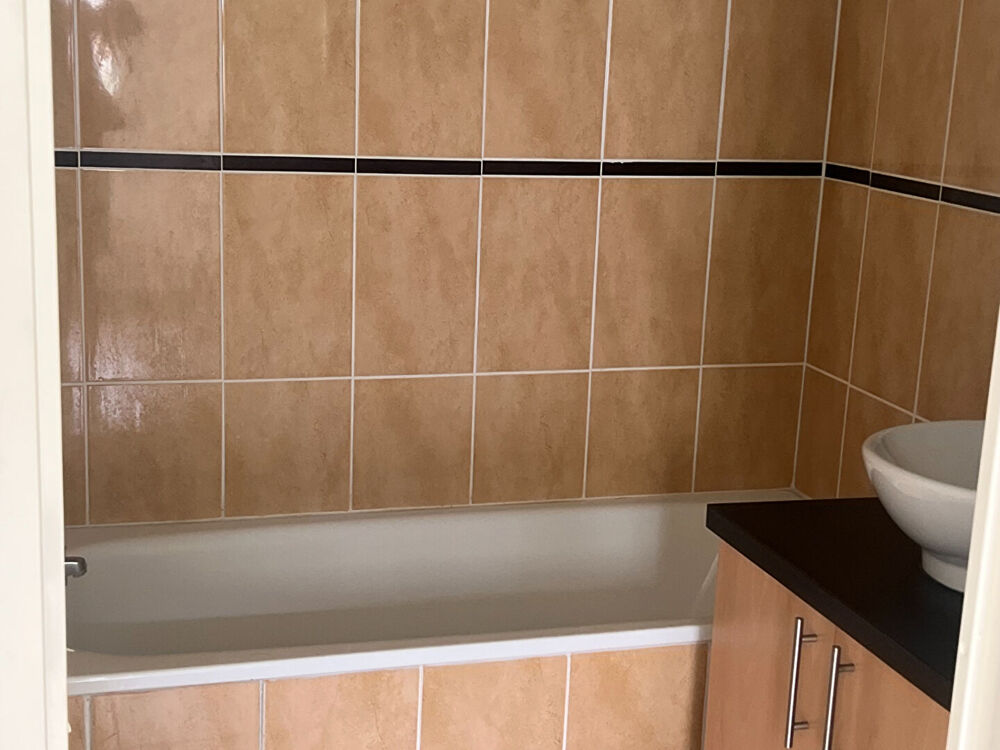 Location Appartement T2 TONNAY CHARENTE - 2 pièce(s) - 32.77 m2 Tonnay charente