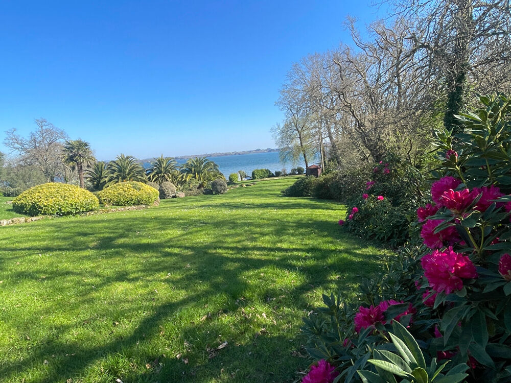 FINISTÈRE: Proche Brest. Superbe propriété côtière de 6 chambres avec accès direct au bord de l'eau.