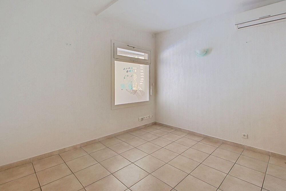   À VENDRE EN EXCLUSIVITE - Local Commerce/Bureaux/Habitation de 66 m²  Salernes Salernes