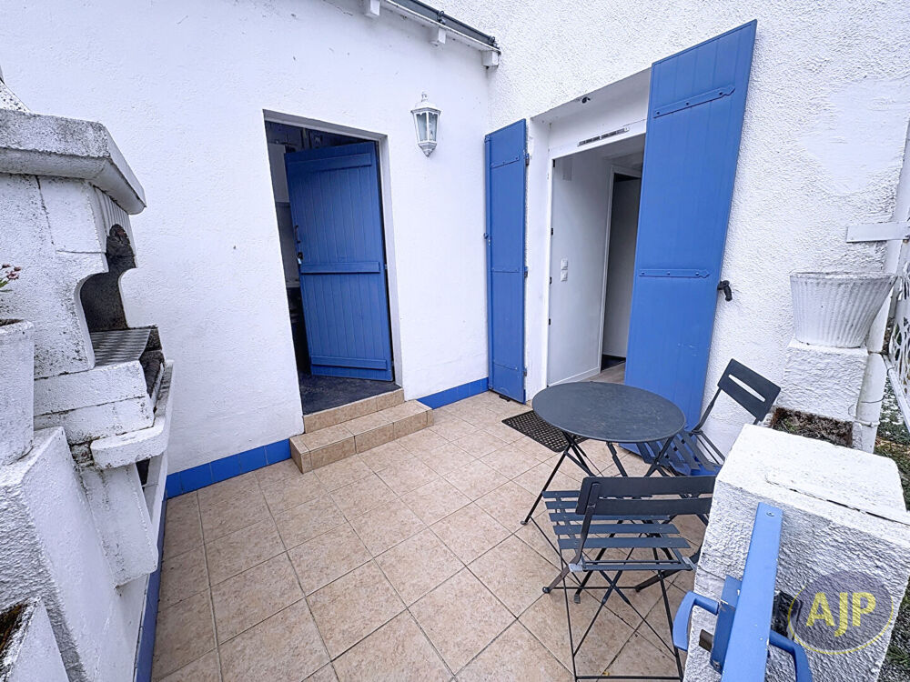 Village de CAREIL Maison rénovée 2 pièces terrasse