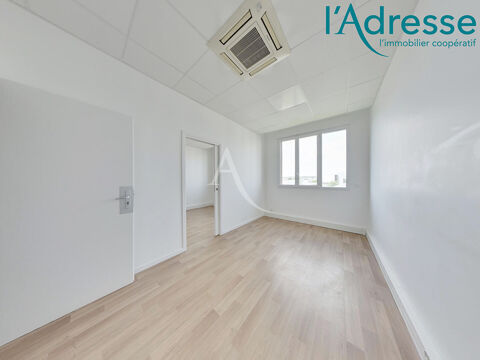 Bureaux Noisy Le Grand 33.84 m2 810 93160 Noisy le grand
