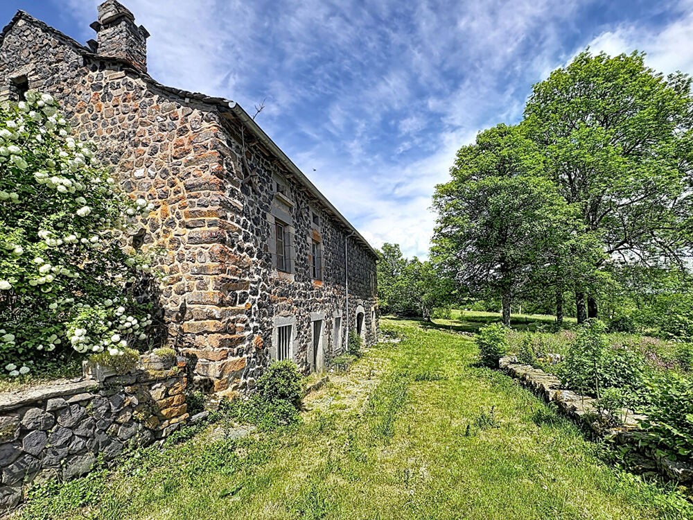 CHAMPCLAUSE Ancienne ferme à rénover sur plus de 1400 m² de terrain avec vue dégagée