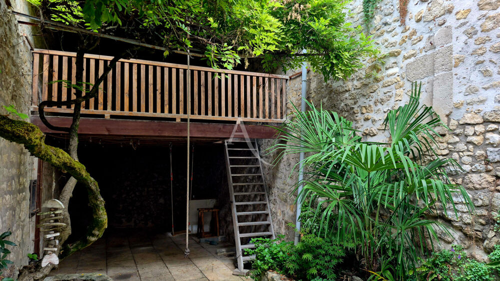 Vente Maison À DÉCOUVRIR - Une maison de ville pleine de charme avec jardin arboré ! Saintes