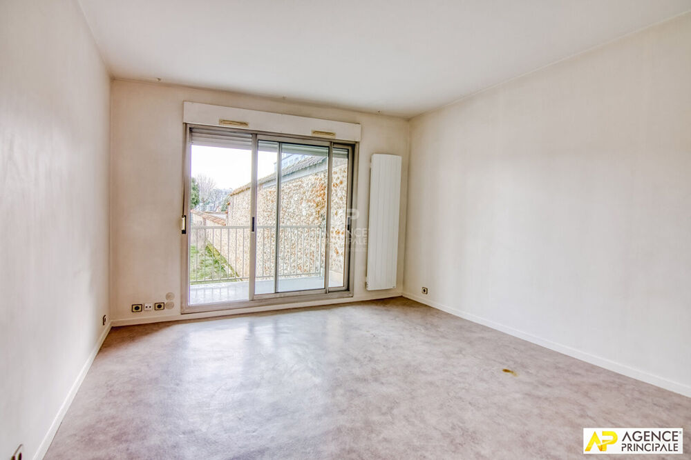 Vente Appartement Versailles Rive-Droite Studio 26 m² situé au 1er étage avec ascenseur et balcon Versailles