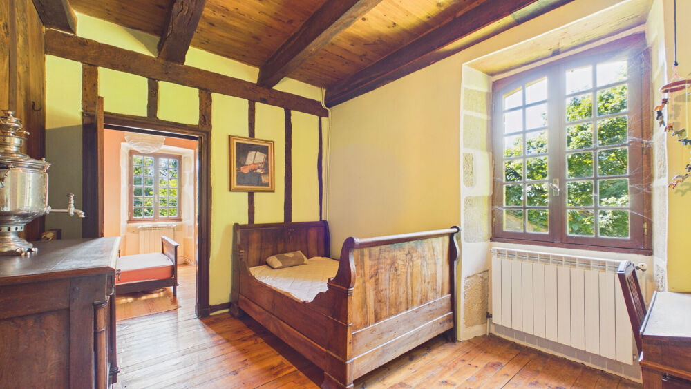 Maison de caractère de 200 m² avec dépendances et terrain de 6 800 m²