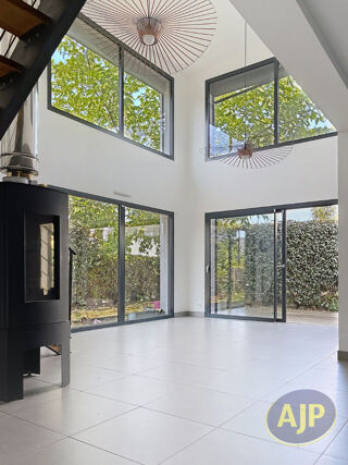  Maison à louer 7 pièces 163 m²
