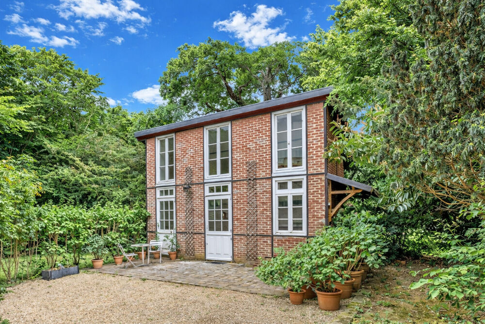 Domaine historique avec dépendance Montévrain 11 pièces 424m2