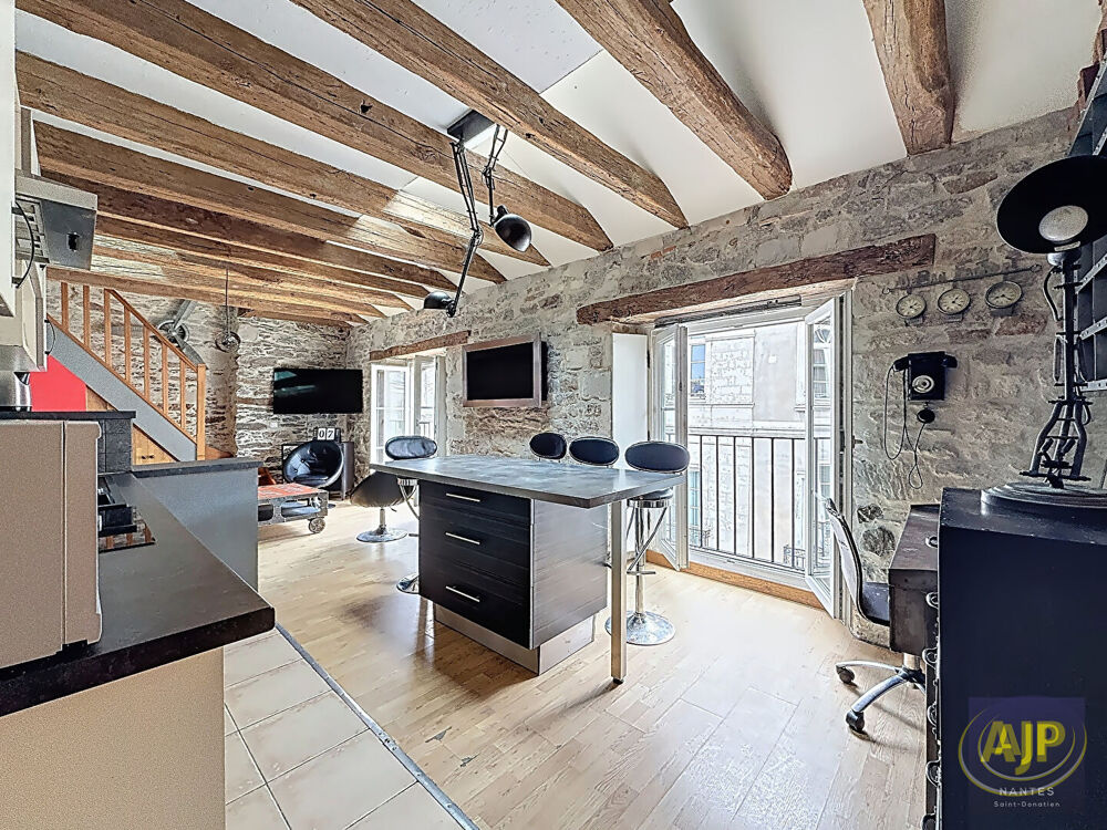 Vente Appartement NANTES CENTRE VILLE - T1 BIS PLEIN DE CHARME AU DERNIER ETAGE Nantes