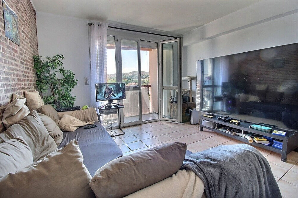 GIGNAC centre - APPARTEMENT 3 PIECES - 2 CHAMBRES - BALCON ET LOGGIA - CAVE -