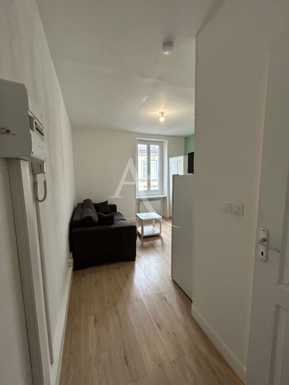 Location Appartement STUDIO MEUBLE - Jonzac Hyper Centre 16.15 m2 Jonzac