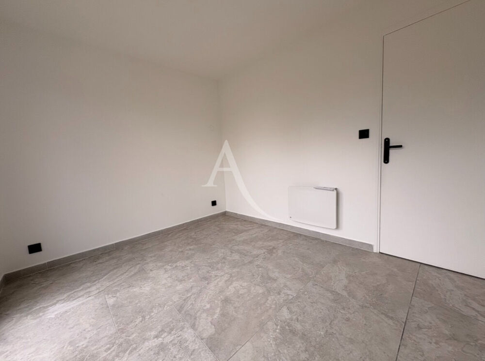 Location Appartement PETIT T2 26m² + TERRASSE + PARKING - MENUCOURT Menucourt