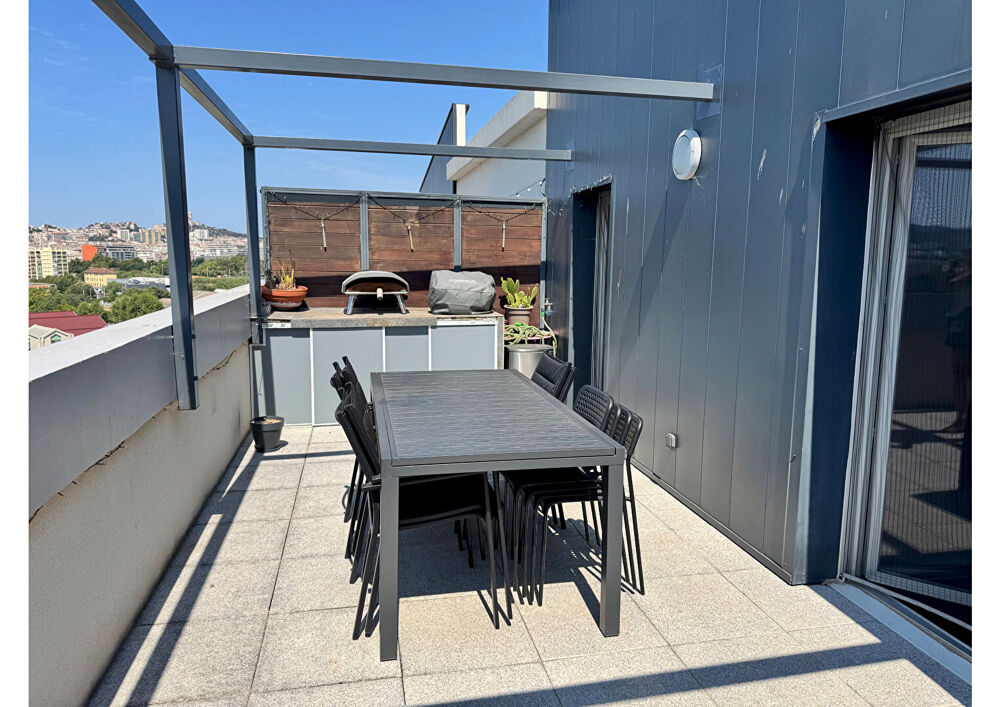 Appartement 4 pièces, Palais Omnisports, Toit terrasse au 8ème Etage 86m² Meublé