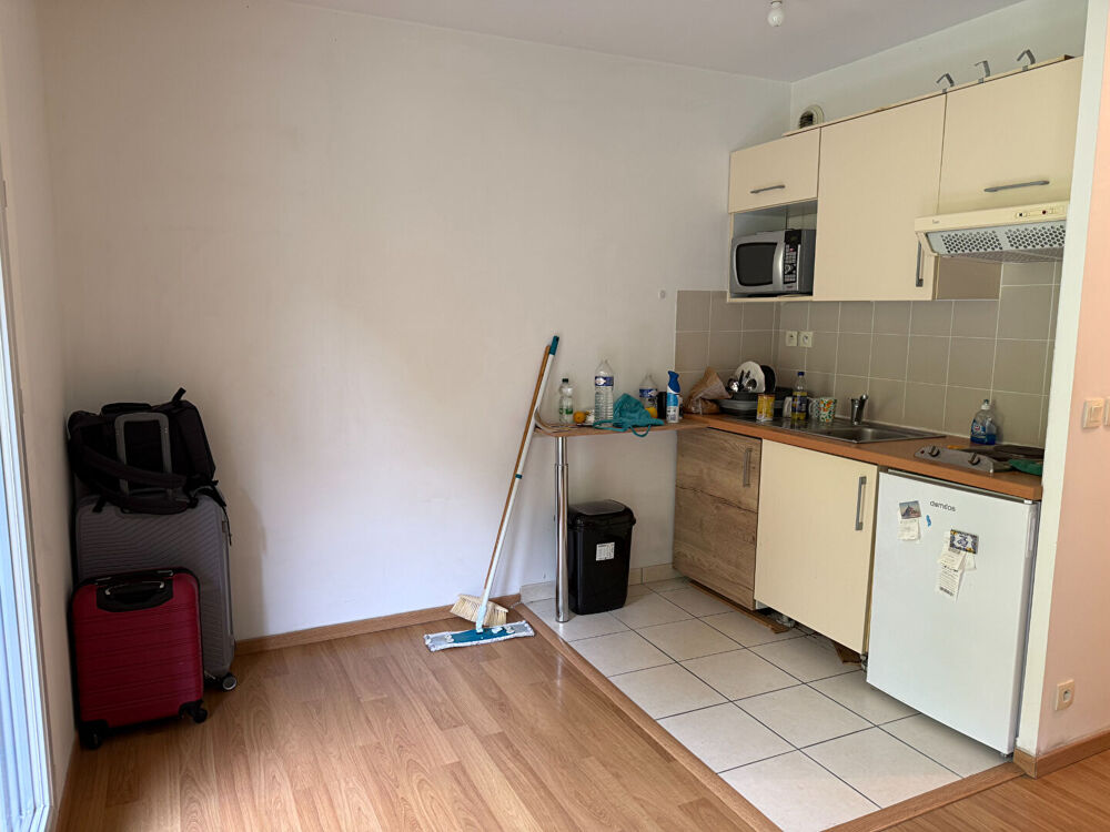 Studio avec balcon et place de parking