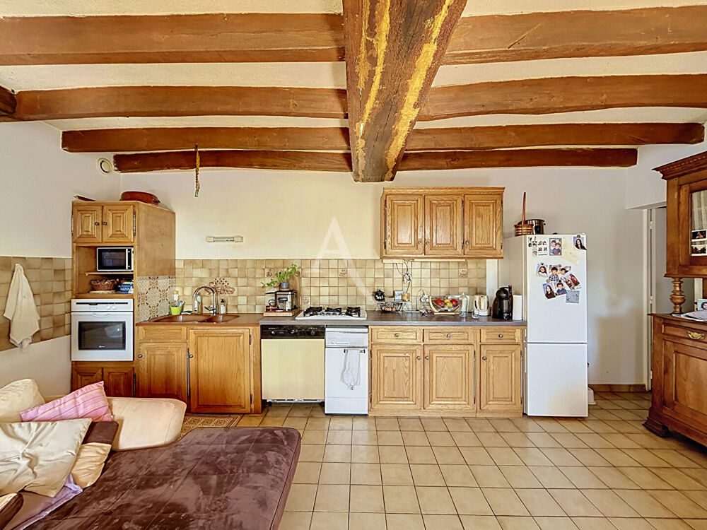 Vente Maison Montilliers - Longère avec dépendances sur plus de 5,5 hectares, sans voisinage Montilliers