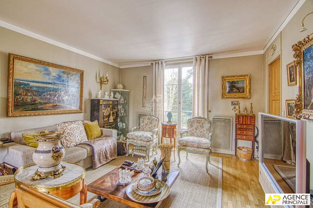 Vente Appartement Versailles Chantiers Appartement 4 pièces 82 m² situé au 1er étage avec ascenseur, cave et parking double en enfilade en sous so Versailles