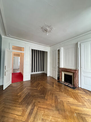  Appartement à louer 4 pièces 99 m²