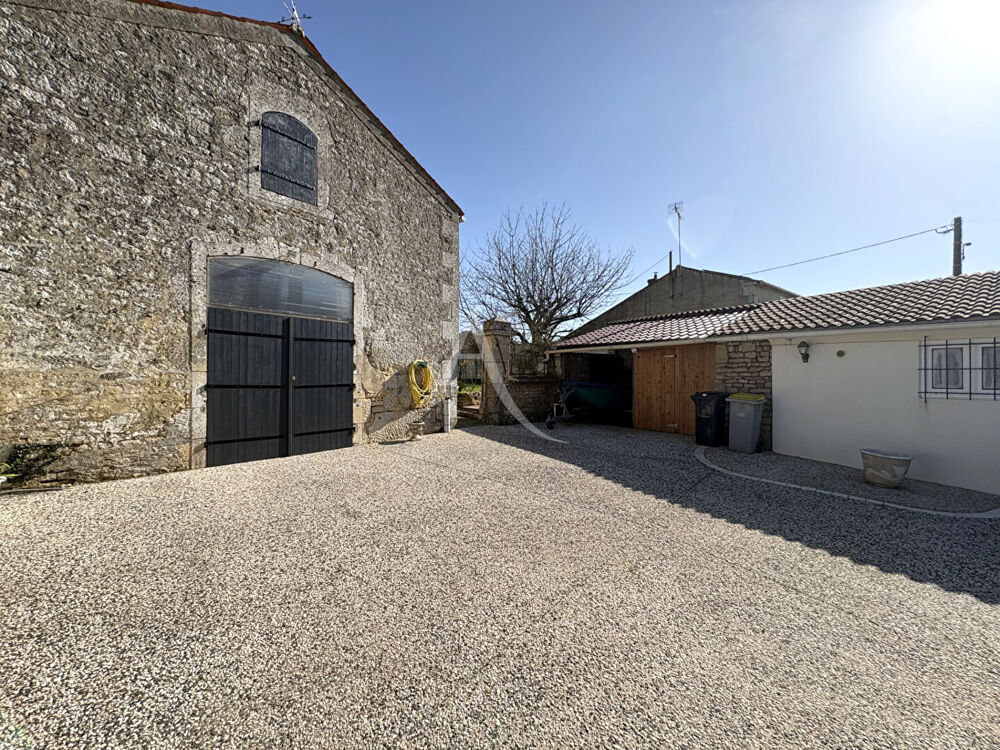 Maison 8 pièce(s) 230 m2 - 4 chambres - NALLIERS