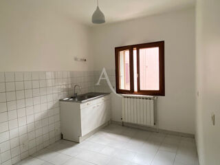 Appartement à louer 3 pièces 86 m²