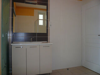  Appartement à louer 3 pièces 81 m²