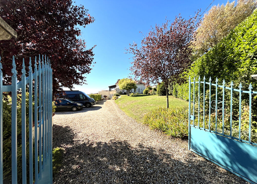 Vente Maison BELLE MAISON EN PIERRE, PISCINE ET VUE PANORAMIQUE : LE TRIO GAGNANT ! Saint severin