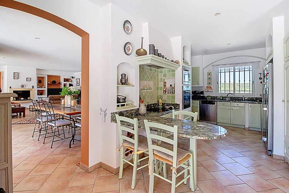 A vendre ! Maison avec VUE à LORGUES 200m² sur 4 000m² de terrain clos