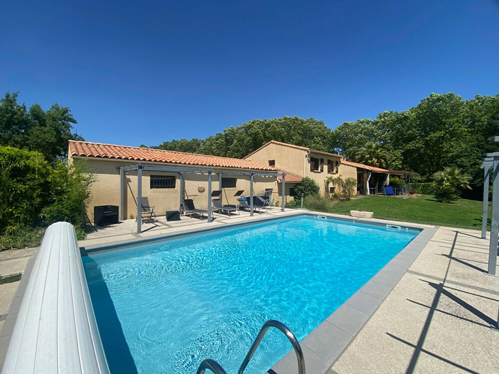 Propriété de standing, 8 pièces, 6 chambres avec jardin de 2500m2 et piscine