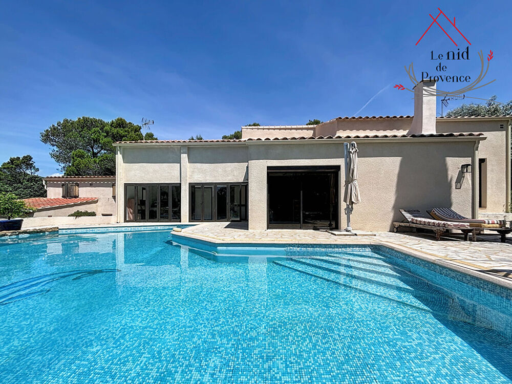 Maison avec dépendance, piscine à débordement et jacuzzi