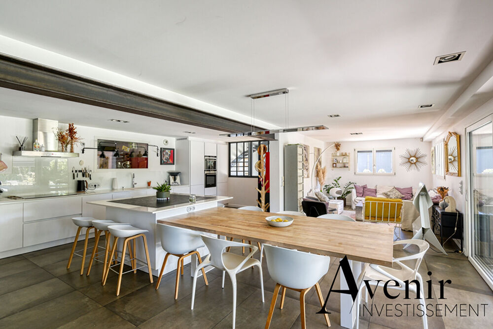Vente Maison LIMONEST  -  Belle maison familiale rénovée avec piscine sur terrain arboré Limonest
