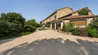  Maison à vendre 15 + pièces 675 m²