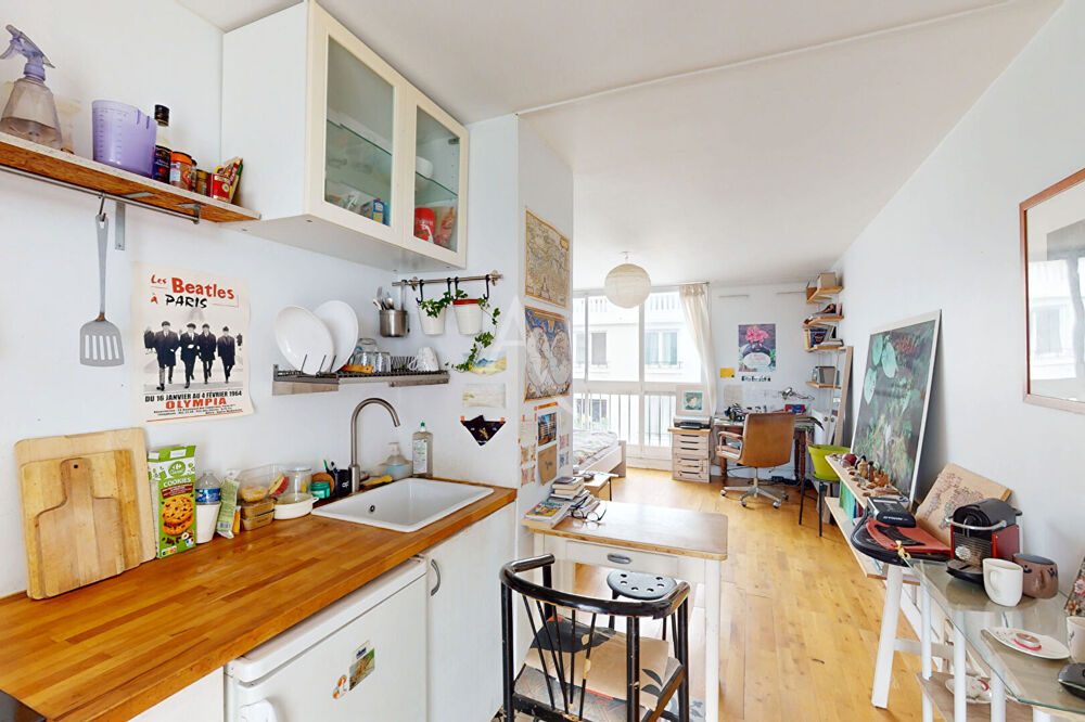 Vente Appartement Studio très lumineux au dernier étage ! Paris 20