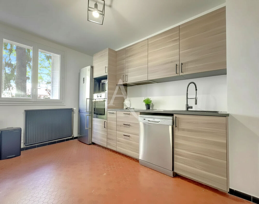 Vente Appartement Appartement  2 pièces proche Part-Dieu en rez de chaussée sur cour Lyon 3