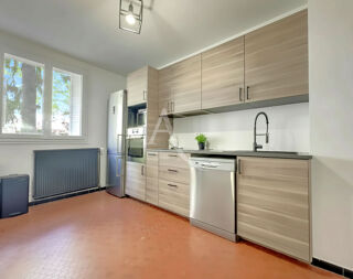 Vente Appartement Appartement  2 pièces proche Part-Dieu en rez de chaussée sur cour Lyon 3