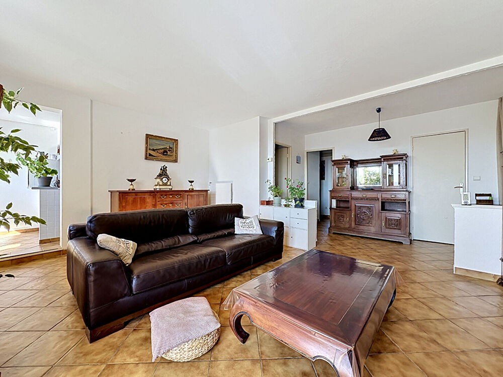 Appartement 5 pièces 112 m² Dernier Étage à Vendre à la Batarelle Marseille