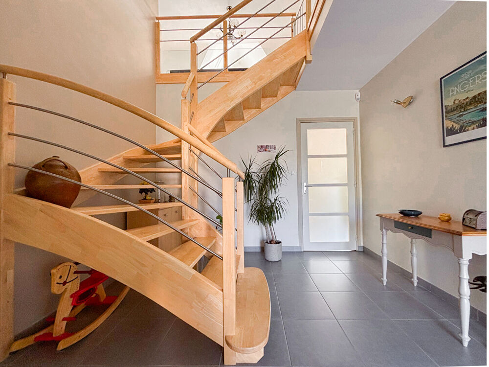 Vente Maison Maison familiale de 197 m² avec piscine et jardin de 980 m² à Bouchemaine. Bouchemaine